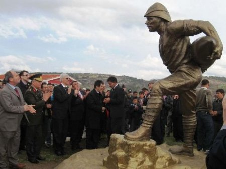 Değişen 'kocaseyit Heykeli'ne Kocaseyit'in Köyünden Tepki