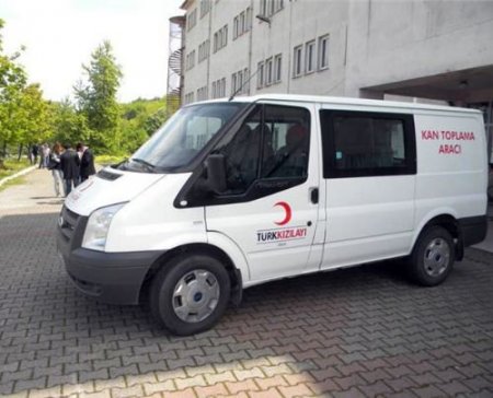 Dekan Ve Fakülte Personeli Birlikte Kan Verdi