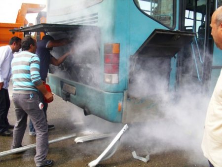 Demir Bariyerler Ok Gibi Saplandı, Yolcular Ölümden Döndü