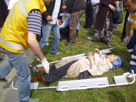 Demir Bariyerler Ok Gibi Saplandı, Yolcular Ölümden Döndü