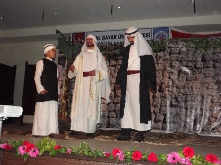 Demirci Anadolu İmam Hatip Lisesi Kutlu Doğum programı düzenledi