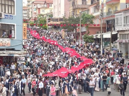 Demirci Eğitim Fakültesi ve Meslek Yüksekokulu mezunlarını uğurladı