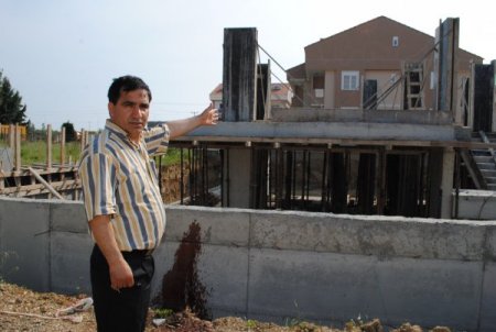 Demirin Çürük Çıktığını Öğrenen Doktor, Bina İnşaatını Durdurdu