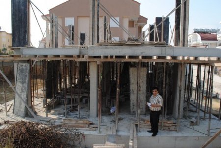 Demirin Çürük Çıktığını Öğrenen Doktor, Bina İnşaatını Durdurdu