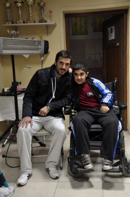 Demirspor kalecisi Şener'den engelli sporculara moral