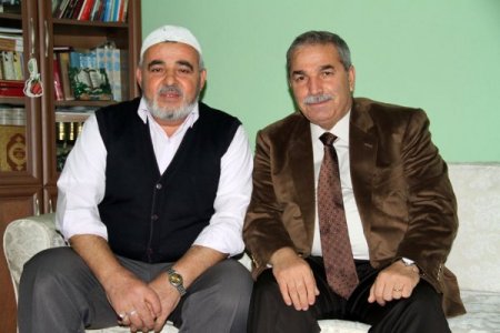 Demirtaş, hacdan gelen 100 hacıyı tek-tek ziyaret etti
