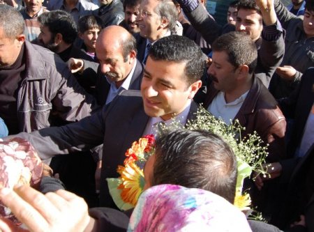 Demirtaş: Açlık grevi yapan arkadaşlarımızın ölümüne asla izin vermeyeceğiz