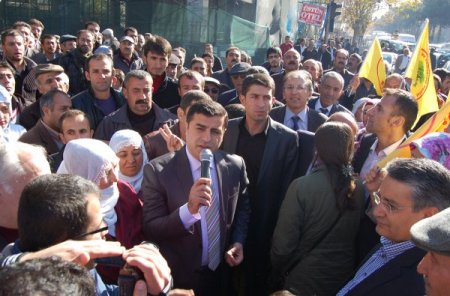 Demirtaş: Açlık grevi yapan arkadaşlarımızın ölümüne asla izin vermeyeceğiz