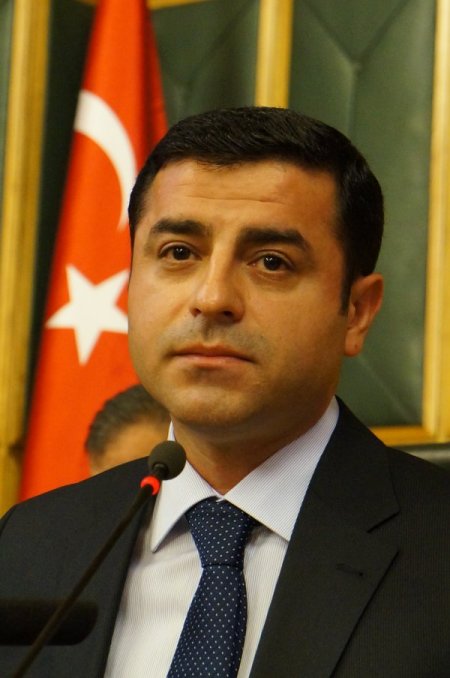 Demirtaş: 'Ağlamayız' diyor sonra 'yaradılanı yaradandan ötürü severiz' diyor
