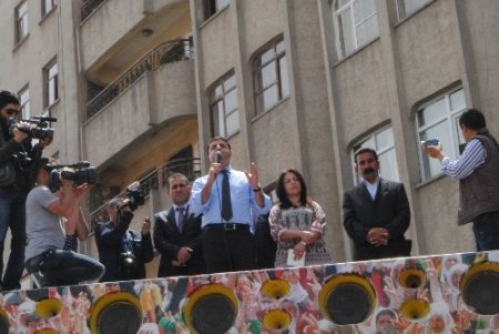 Demirtaş: Analar dağlarda artık evlatlarının cenazesini değil çiçek toplayacak