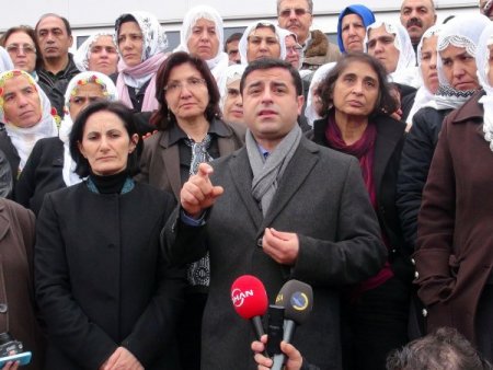 Demirtaş: Barış yolu zorlu olacak ama yürümek zorundayız