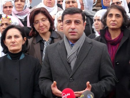 Demirtaş: Barış yolu zorlu olacak ama yürümek zorundayız
