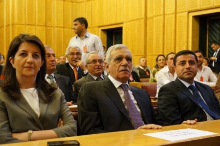 Demirtaş: Kendi Kürtleri ile barışan bir Türkiye, bölgesel aktöre dönüşebilir