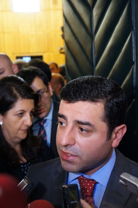 Demirtaş: Milletvekillerinin açlık grevi başlatmasıyla ilgili belli bir şey yok
