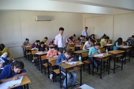 Deneme sınavında öğrenciler SBS heyecanı yaşadı