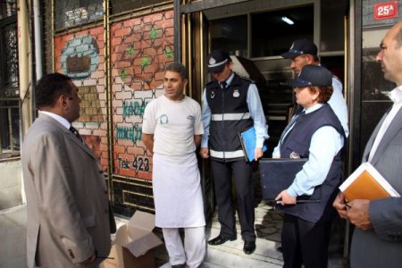 Denetime çıkan zabıtayı böcekler karşıladı (Özel)