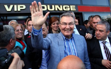 Deniz Baykal: Siyasette Bazen Zirveden Sonra Sil Baştan Olabilir