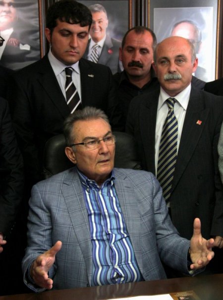 Deniz Baykal: Siyasette Bazen Zirveden Sonra Sil Baştan Olabilir