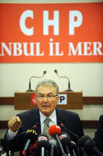 Deniz Baykal: Türkiye'de Darbe Demagojisi Yaşanıyor