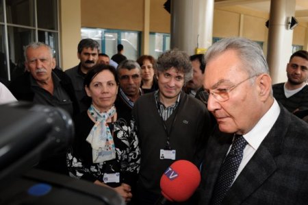 Deniz Baykal Yüzünü Bağışladı