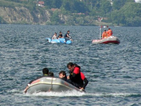 Deniz Bisikleti Alabora Oldu, 5 Kişi Ölümden Döndü