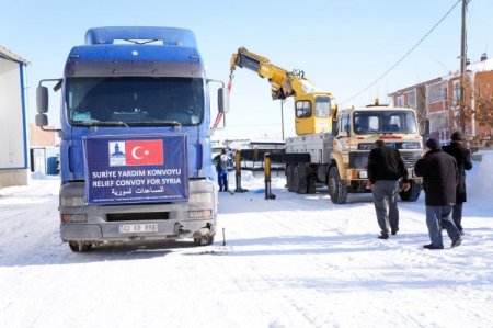 Deniz Feneri, Suriye'ye 48 prefabrik konut gönderdi