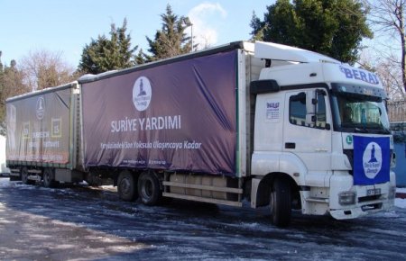 Deniz Feneri’nden Suriyeli mültecilere kışlık elbise yardımı