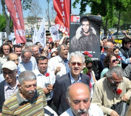 Deniz Gezmiş ve arkadaşları Dolmabahçe’de anıldı