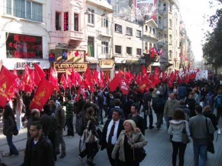 Deniz Gezmiş Ve Arkadaşları İçin Dolmabahçe’de Anma
