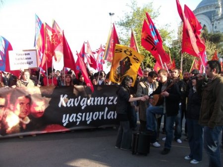 Deniz Gezmiş Ve Arkadaşları İçin Dolmabahçe’de Anma