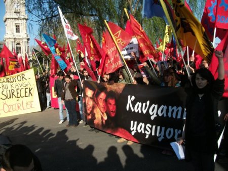 Deniz Gezmiş Ve Arkadaşları İçin Dolmabahçe’de Anma