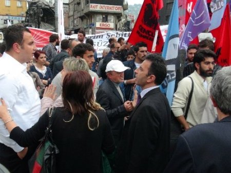 Deniz Gezmiş'i anmak için toplanan gruplar arasında arbede