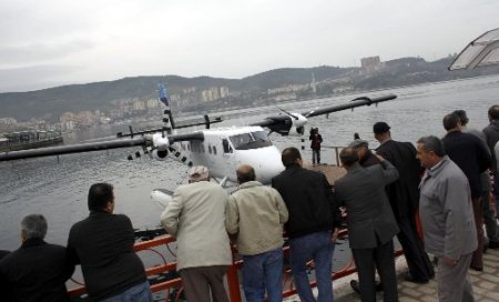 Deniz kuşu ilk seferinde 18 yolcusunu Bursa’ya getirdi