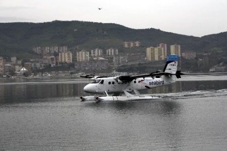 Deniz kuşu ilk seferinde 18 yolcusunu Bursa’ya getirdi