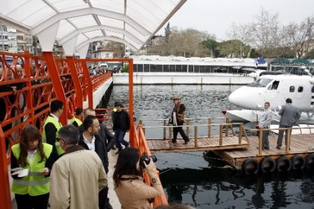 Deniz kuşu ilk seferinde 18 yolcusunu Bursa’ya getirdi