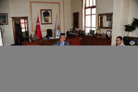 Denizaltın komutanından Büyükşehir Belediye Başkanı'na ziyaret
