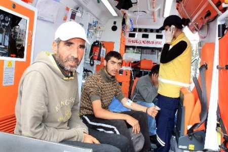 Denizde 3 gün mahsur kalan balıkçıları Sahil Güvenlik ekipleri kurtardı