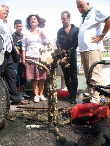 Denizden Çıkarılan Çöpler Sergileniyor