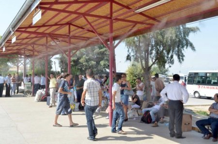 Denizli Belediyesi Otogara Suyla Serinletme Cihazı Taktı