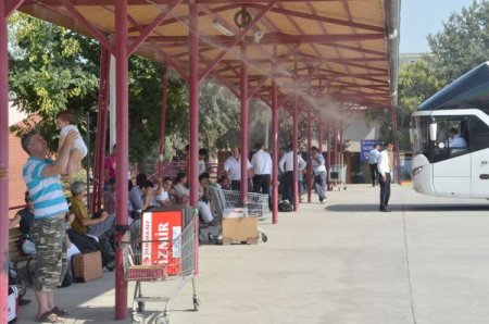 Denizli Belediyesi Otogara Suyla Serinletme Cihazı Taktı