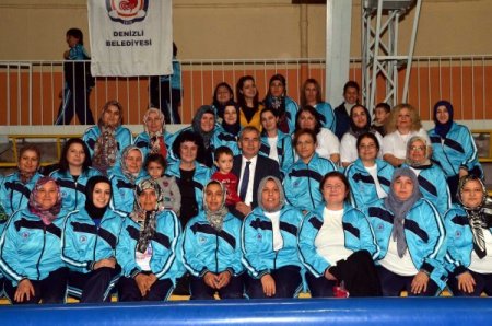 Denizli Belediyesi’nden 3 bin kadına eşofman
