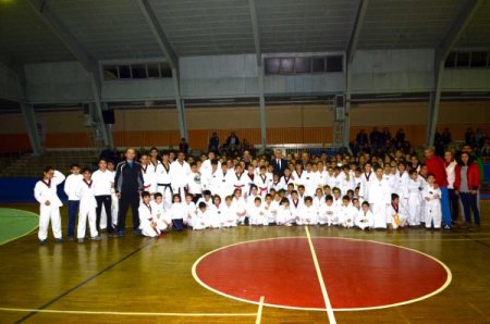 Denizli Belediyesi'nin kursuna katılan tekvandocular kuşak değiştirdi