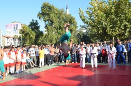 Denizli Belediyesi’nin ücretiz kurslarında 10 bin kişi spor yapacak