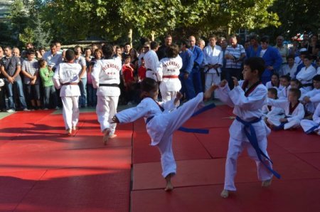 Denizli Belediyesi’nin ücretiz kurslarında 10 bin kişi spor yapacak