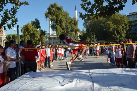 Denizli Belediyesi’nin ücretiz kurslarında 10 bin kişi spor yapacak