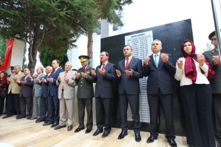 Denizli protokolü çocuk yuvası, huzurevi ve şehitlikleri ziyaret etti