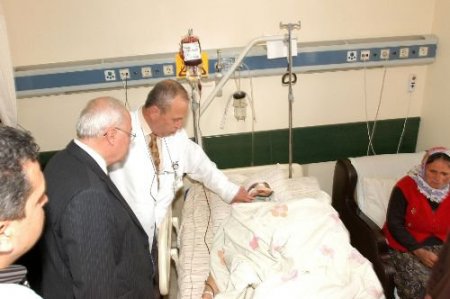 Denizli Valisi Erkmen, Kazazede Polisleri Hastanede Ziyaret Etti