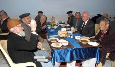 Denizli Valisi Erkmen Huzurevi, Çocuk Yuvası Ve Karakol Sakinlerinin Yeni Yılını Kutladı