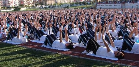 Denizli’de 3 bin 486 kadın, pilates yaprak dünya rekoru kırdı