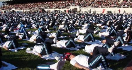 Denizli’de 3 bin 486 kadın, pilates yaprak dünya rekoru kırdı